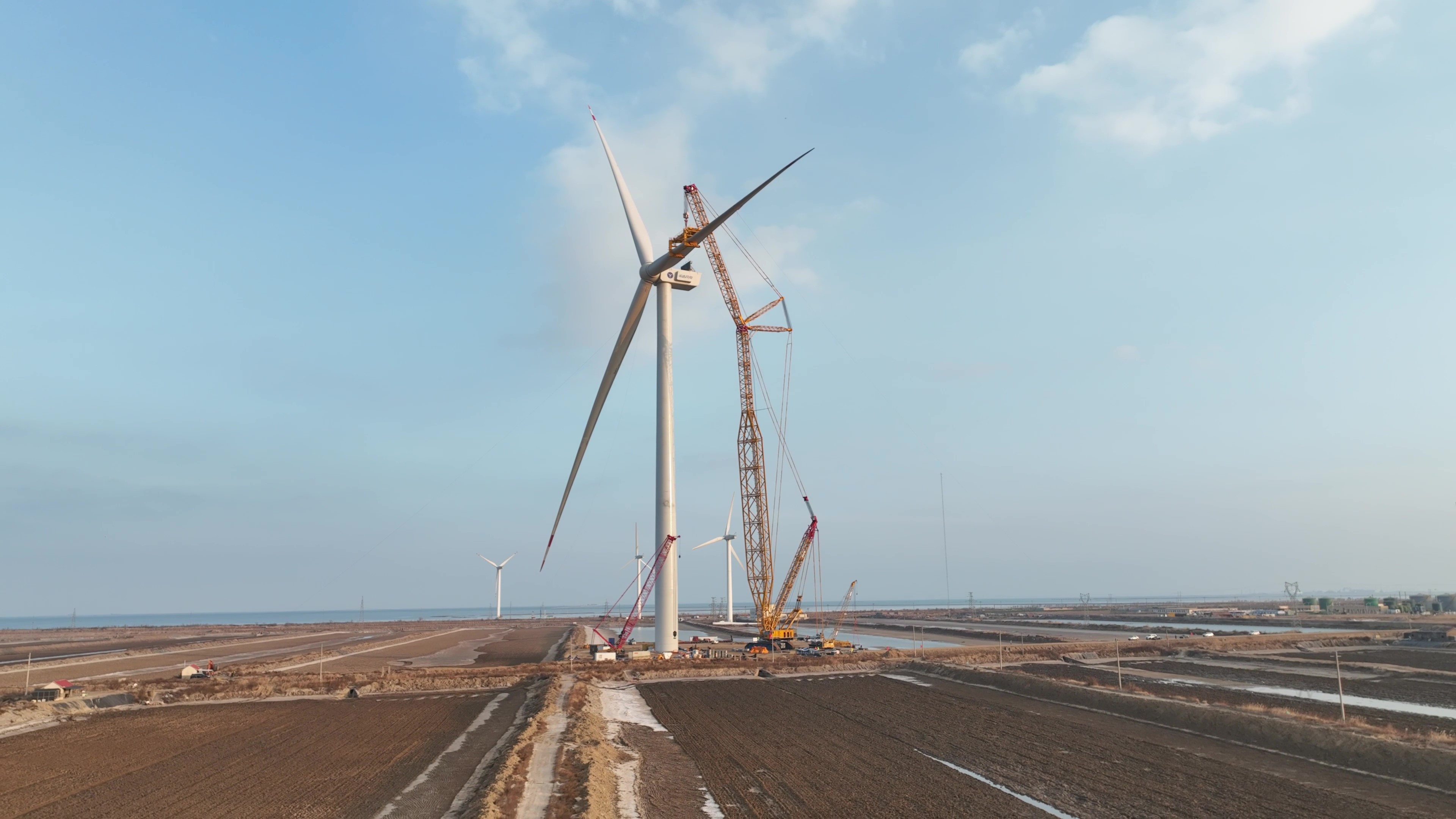 经年打磨现在亮剑！德赢股份深远海16MW&ldquo;海鹰&rdquo;平台吊装乐成