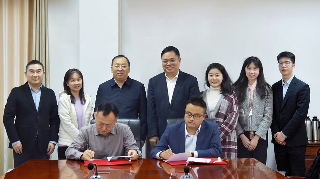 德赢与湖北长江影戏集团签署战略相助协议 以能源科技赋能影视工业绿色生长